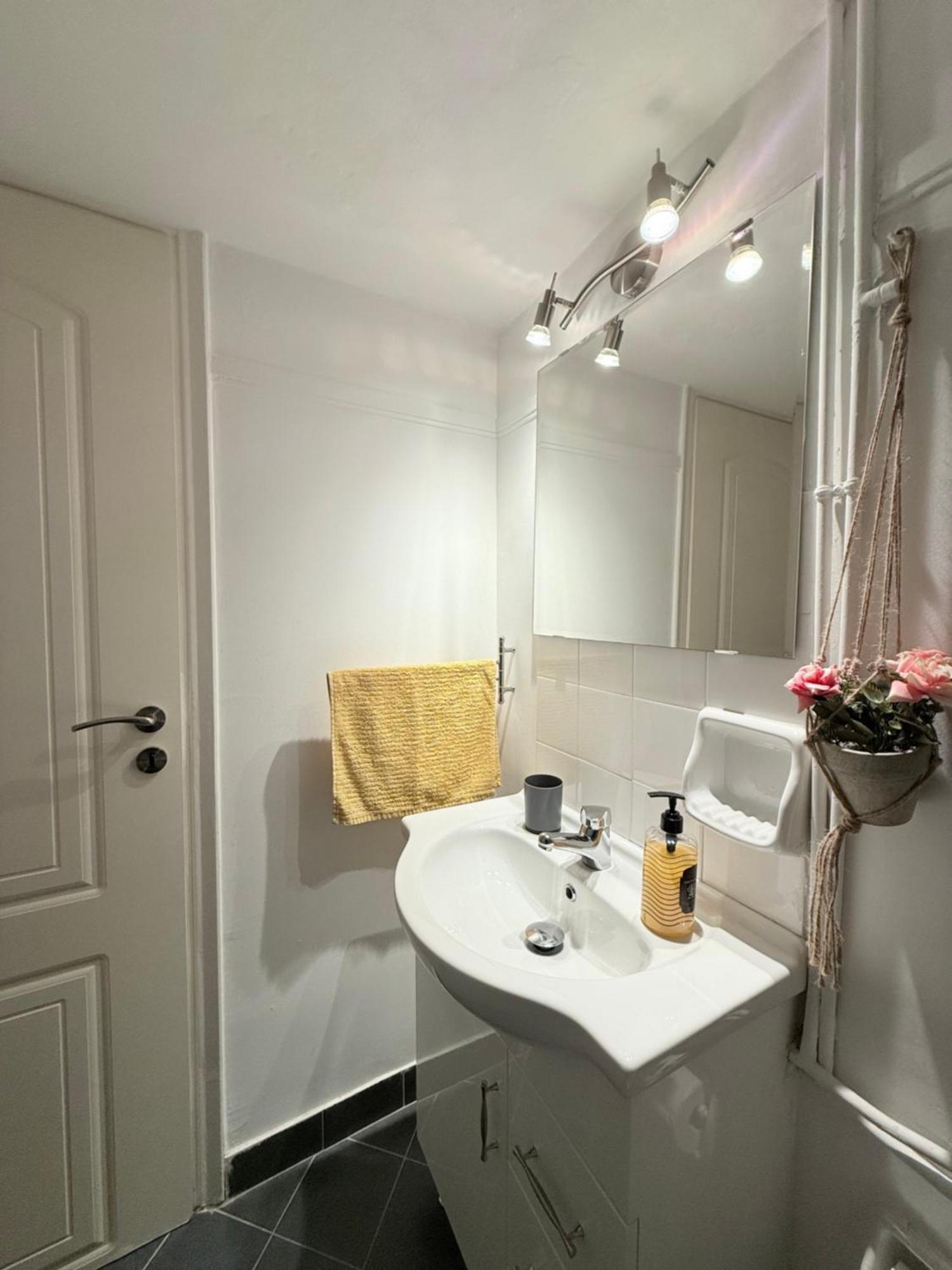 Vasia'S Cosy Apartment In Athens, "Pedion Tou Areos", Close To Center Экстерьер фото